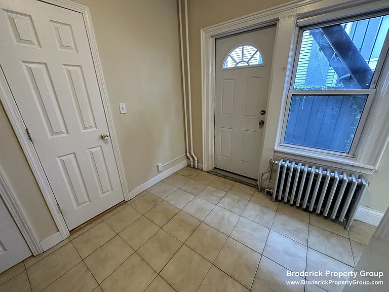 381 Dorchester St #1B — Photo 4