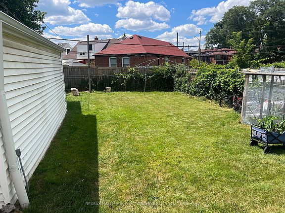 5th image of 482 Warden Ave