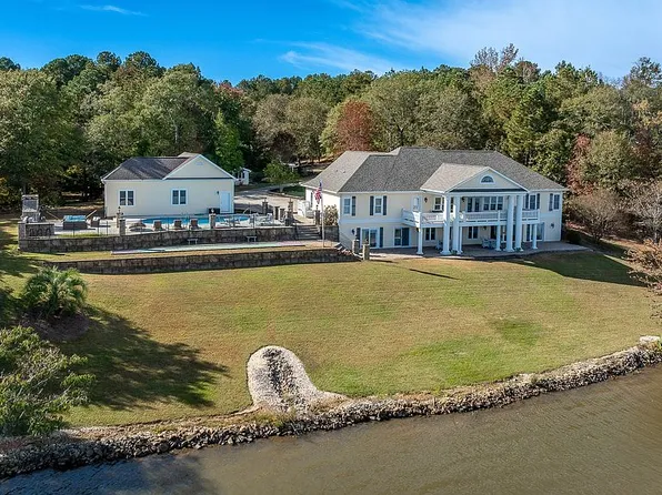 736 Eagles Harbor Dr, Hodges, SC 29653