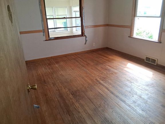 4th image of 1818 E Clay St