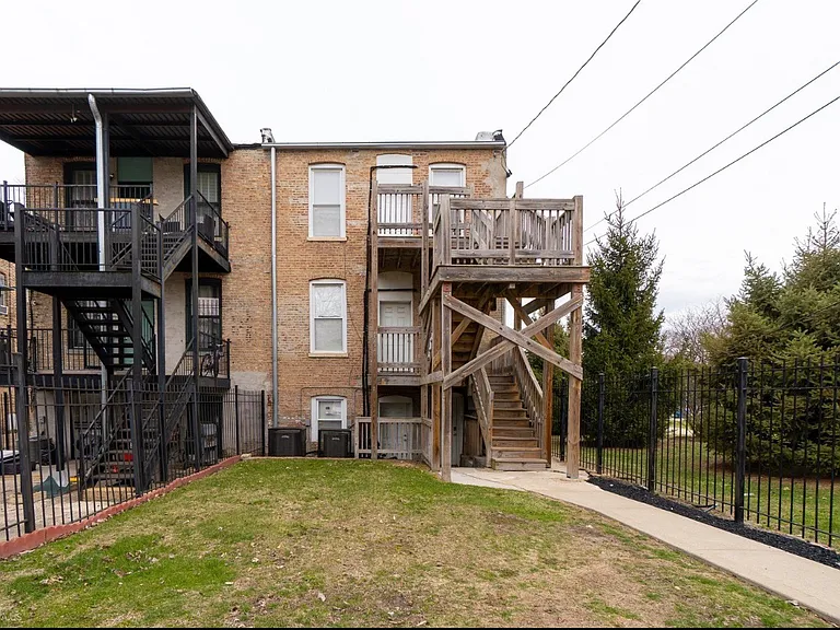 4326 S Calumet Ave #2 — Photo 8