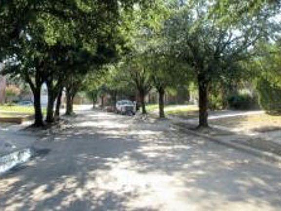 Exterior Neighborhood (street photo)