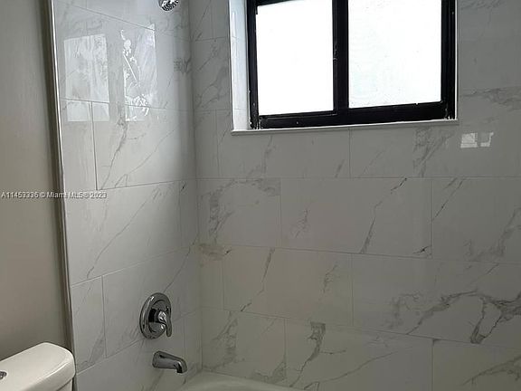5th image of 805 W 30th St #22