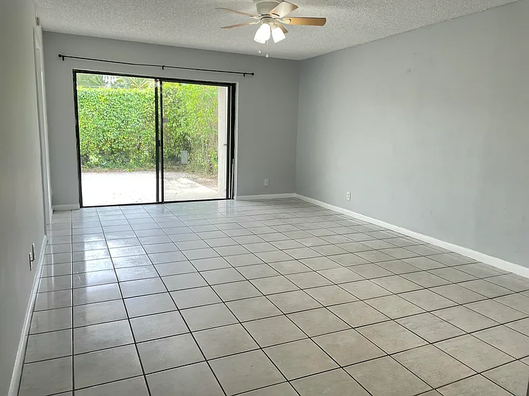 16344 Country Lake Cir — Photo 10