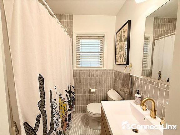 3rd image of 2634 Ivandell Ave