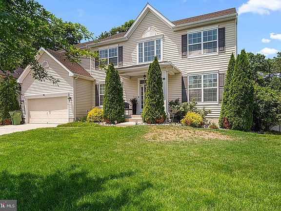 3rd image of 114 Branch Hill Dr