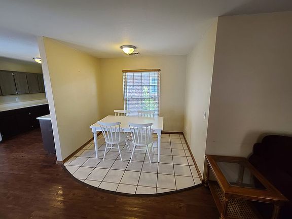 3rd image of 6939 Benwood Sq