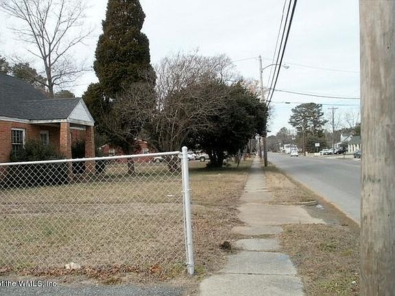 5th image of 2990 King William Ave