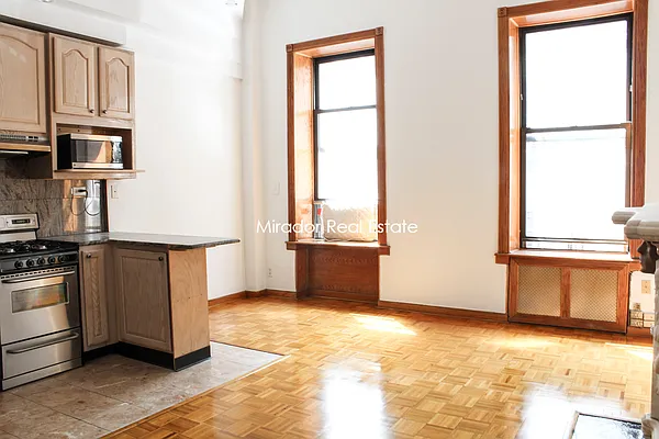 Rented by Mirador Real Estate | media 4