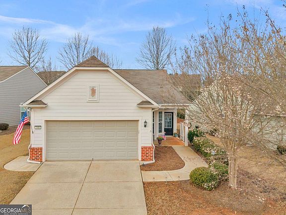 4th image of 340 Sandy Springs Dr