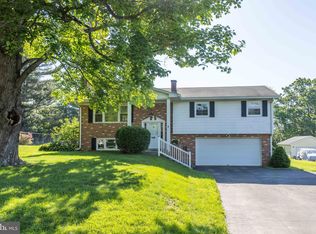 25501 Jarl Dr, Gaithersburg, MD 20882