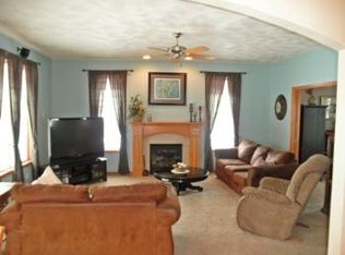 100 Thackery Dr, Oshkosh, WI 54904