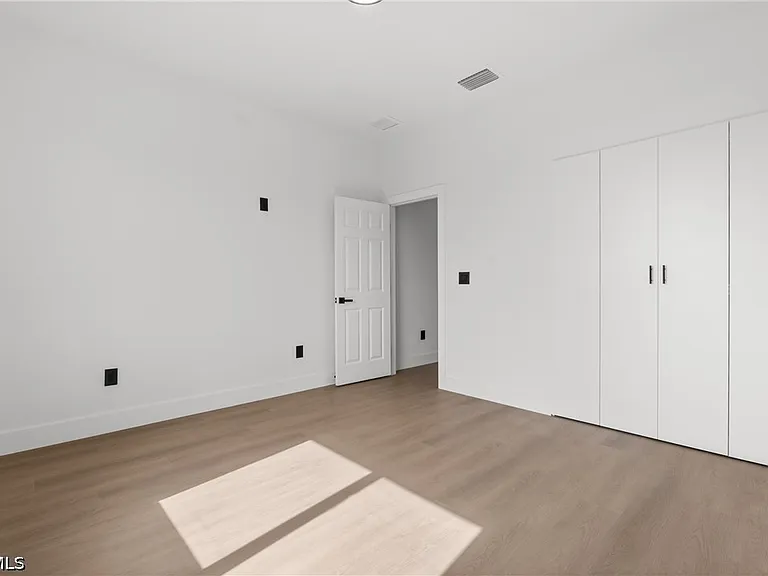 8033 Oakleaf Cir — Photo 19