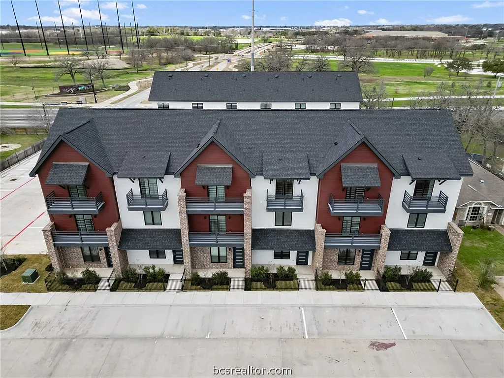 4 bed, 4.5 bath, 2001 sqft, $1,500 — Photo 3
