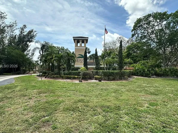 450 Palm Cir W APT 207, Hollywood, FL 33025