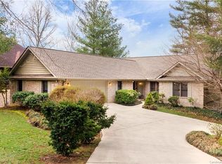 1030 Linkside Dr, Hendersonville, NC 28739