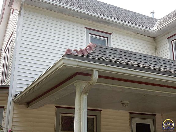 5th image of 221 Oak St