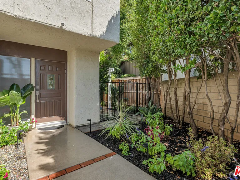 603 Racquet Club Ln — Photo 2