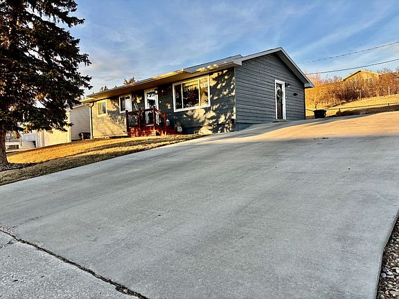 2nd image of 466 W 12th St