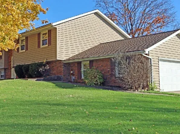 313 Hillcrest Dr, Washington, IL 61571