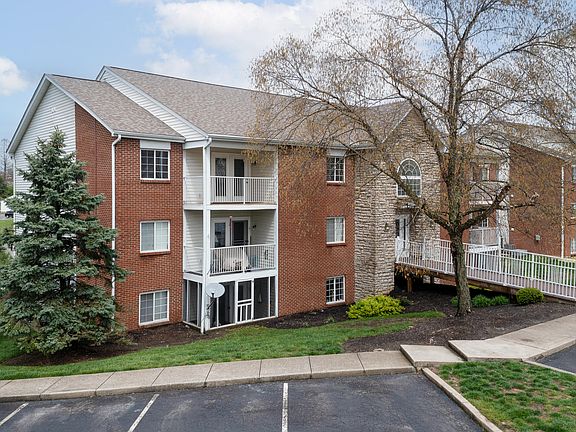 2nd image of 460 Marian Ln APT 1