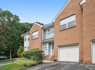 284 Shady Oak Ct, Piscataway, NJ 08854