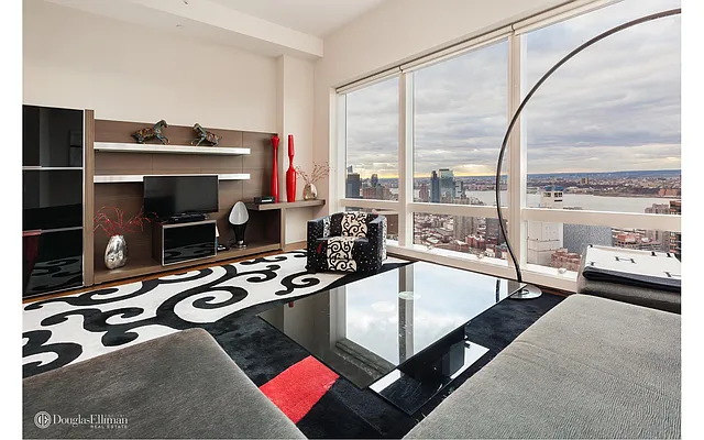 Sold by Douglas Elliman | media 16