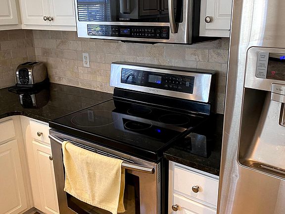 5th image of 128 Juniper Ct