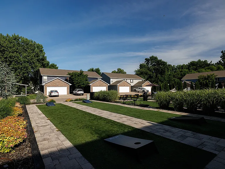 Cornhole-The-Row-Apartment-Homes-Near-Mizzou