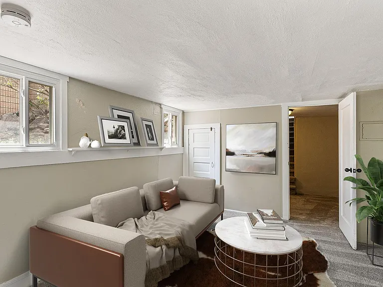 1099 Gilbert St — Photo 37