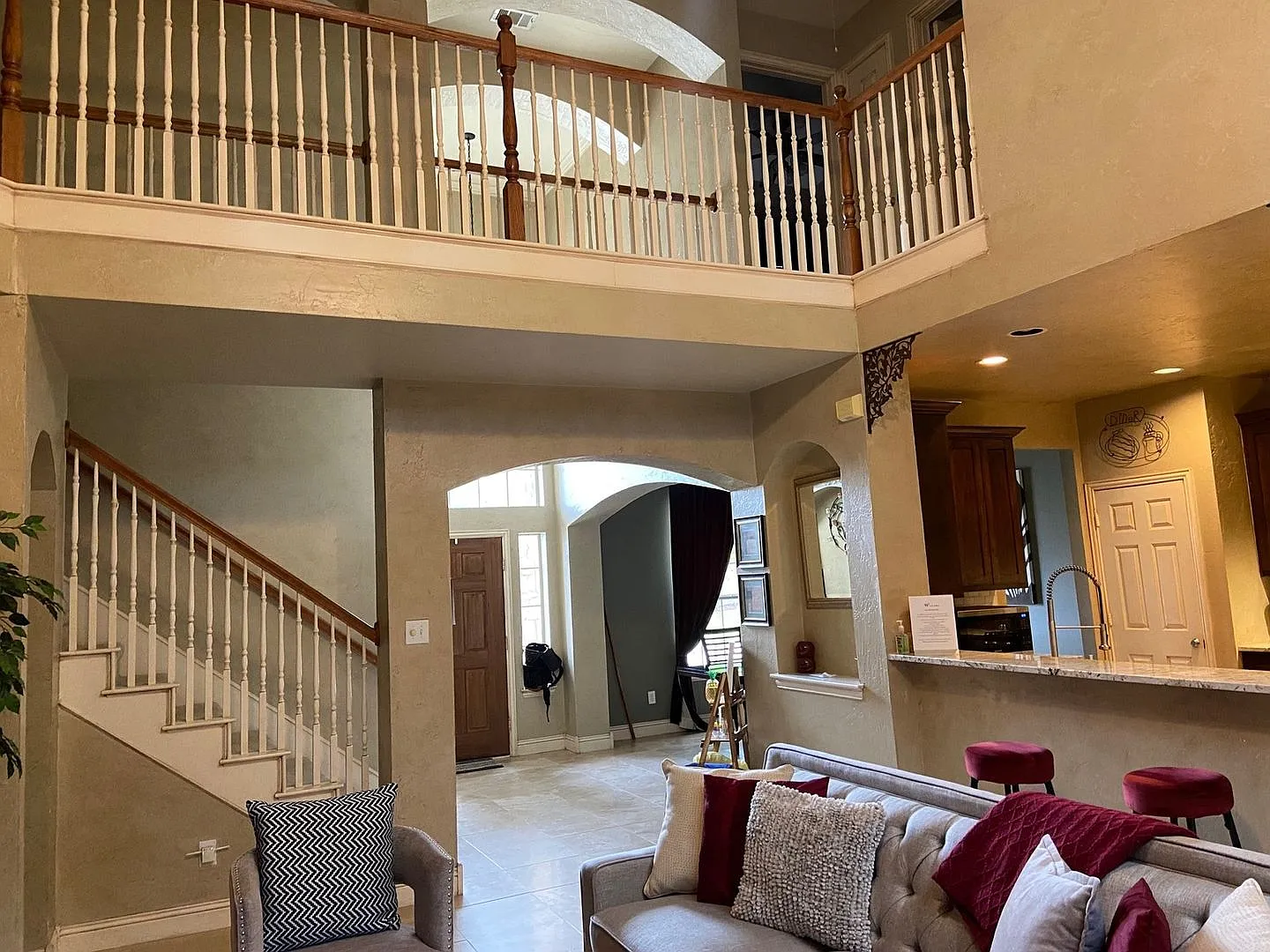 Spacious 4BR House in The Colony — Photo 2