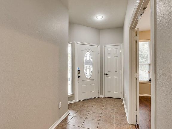 4th image of 851 Post Oak Pl