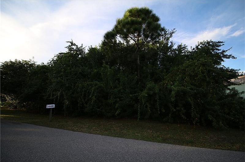 1st image of 11068 Vanessa Ave