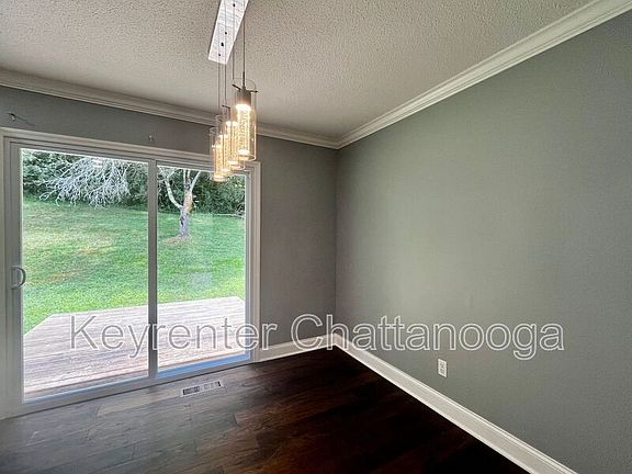 4th image of 5608 N Elm St