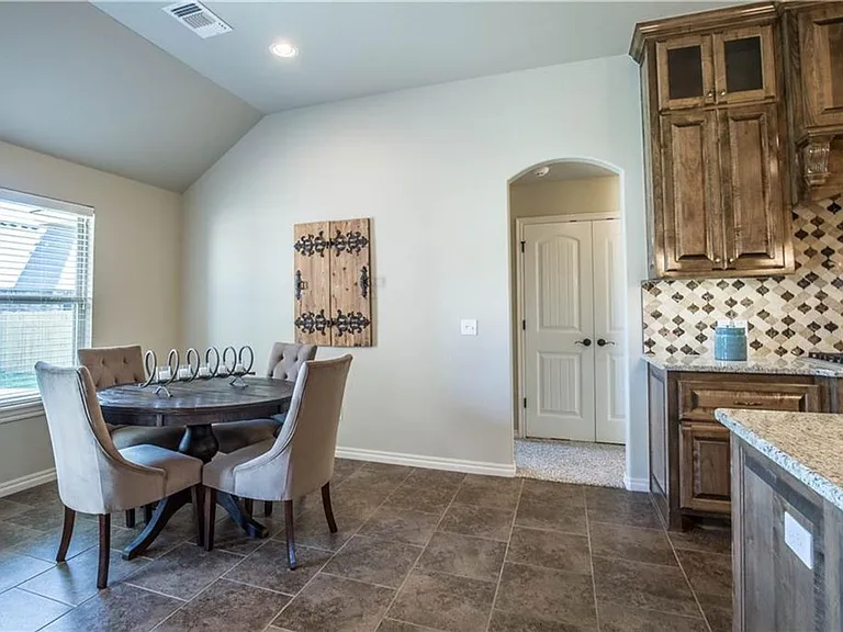 8701 SW 66th Pl — Photo 6