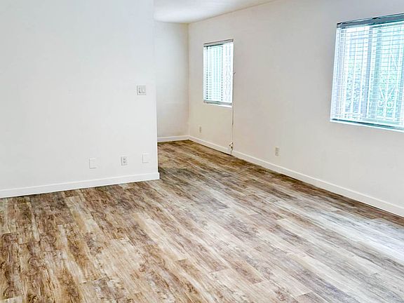 4th image of 416 Rose Ave #7