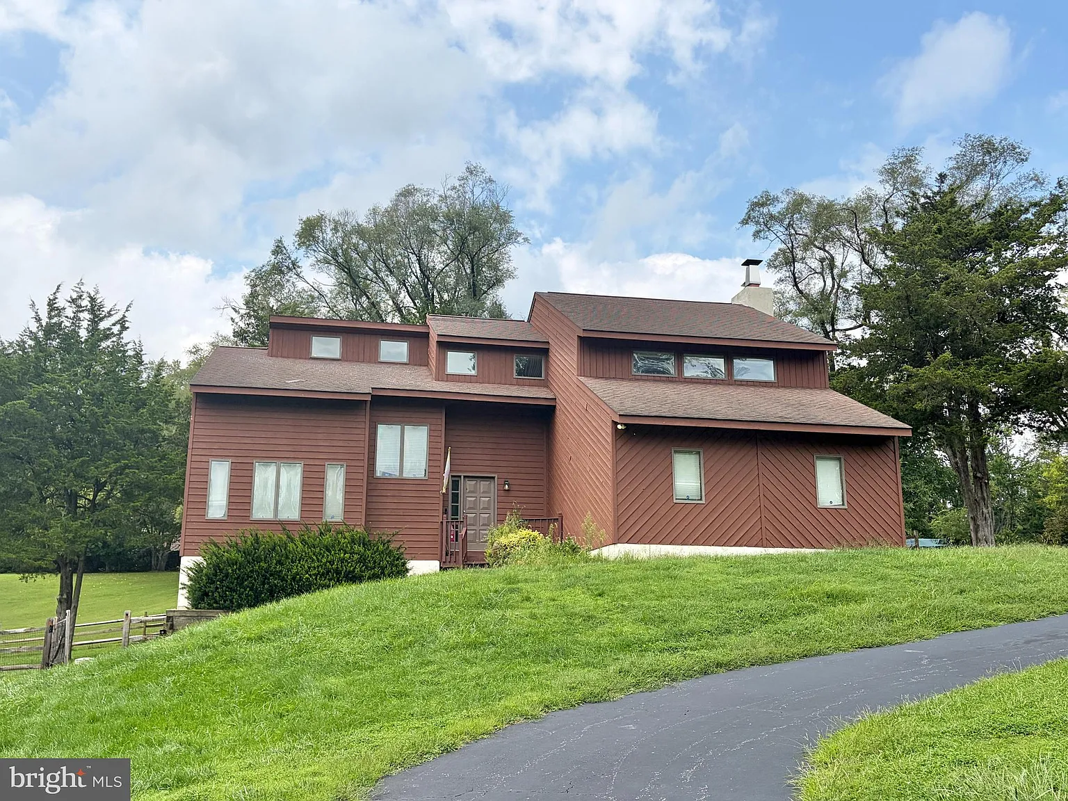 5 bed, 2.5 bath, 3504 sqft, $3,500 — Photo 1
