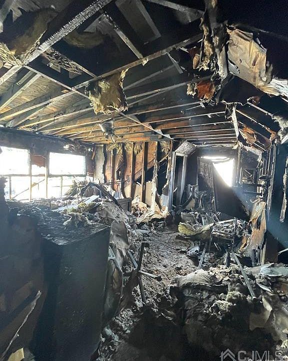 2nd image of 80-80 Sycamore St