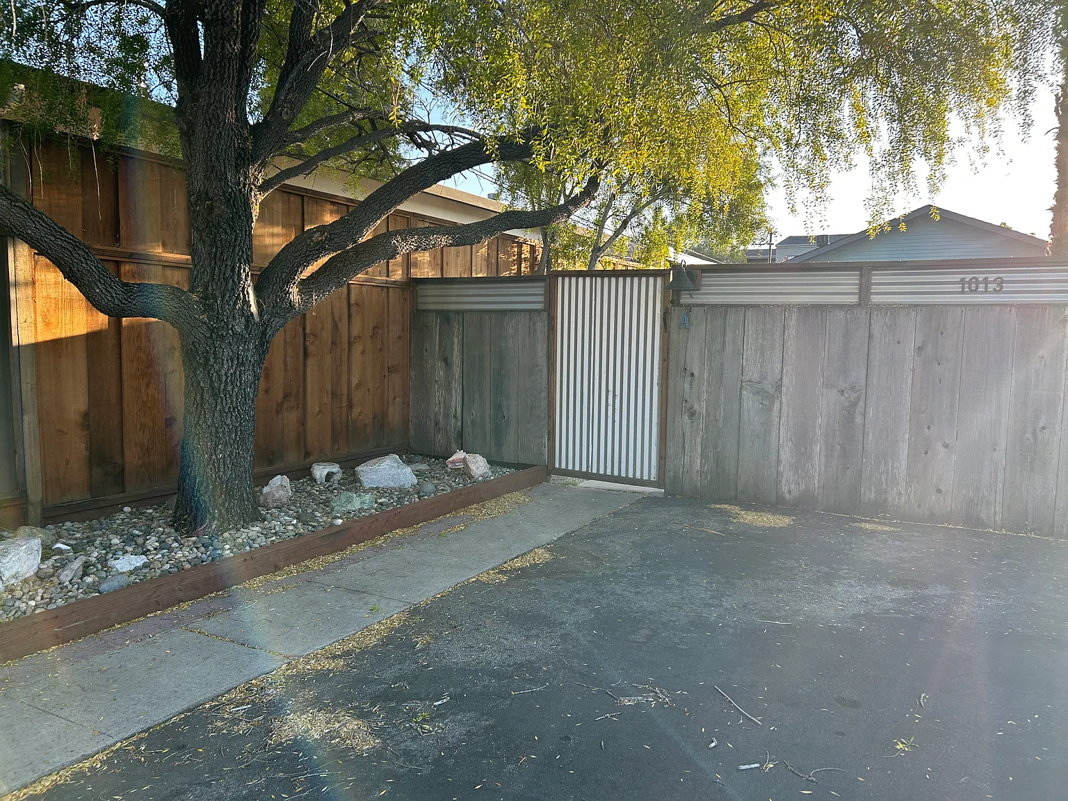 1013 Sumner St — Photo 2