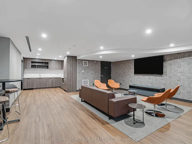 2525 Bathurst St #310 — Photo 28