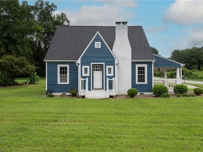 3250 S Stratford Rd, Winston Salem, NC, 27103