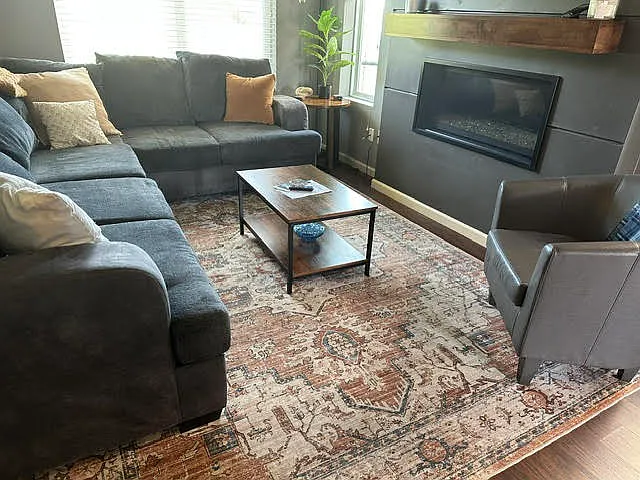 421 La Paz Ave
