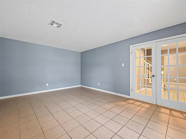 6715 Greenvale Ln — Photo 5