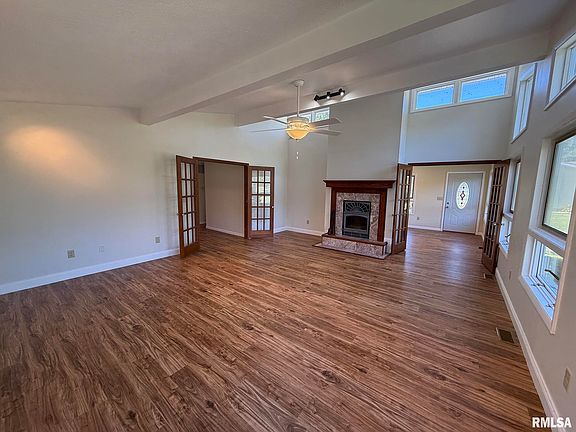 4th image of 636 Linden Point