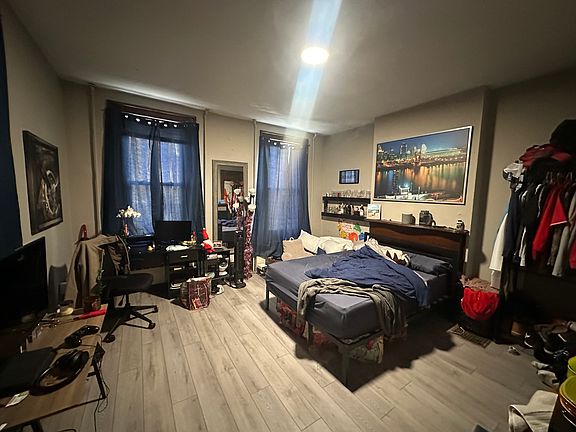2nd image of 35 W Hollister St