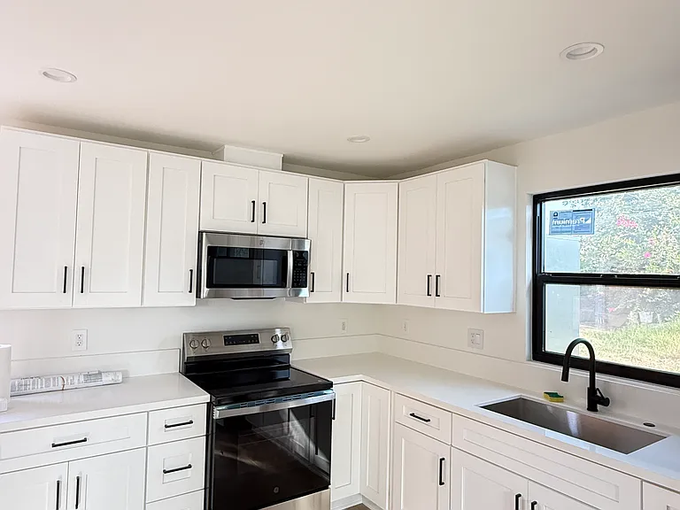 14632 Pacific St — Photo 7