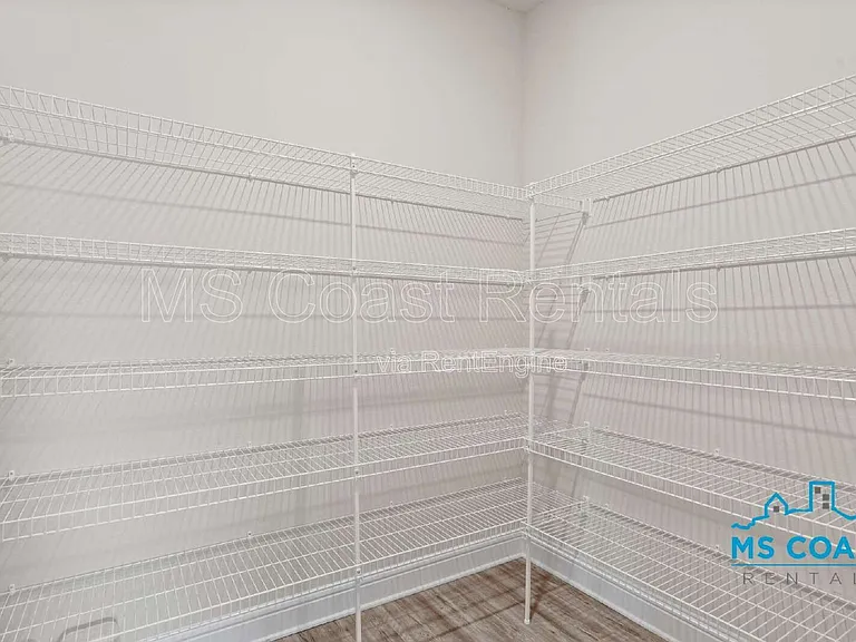 8712 Park Ridge Ct — Photo 17