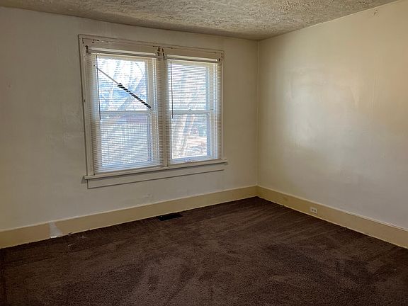 3rd image of 920 Grafton Ave #920