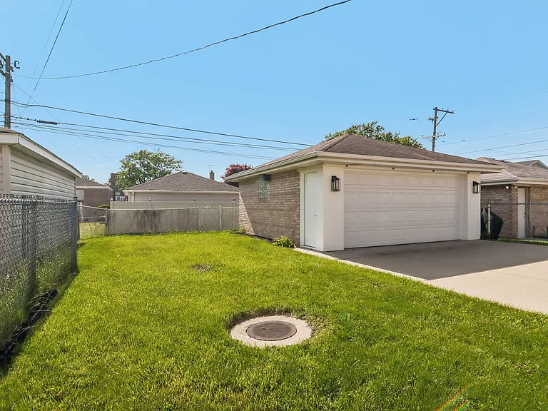 8804 S Fairfield Ave — Photo 14