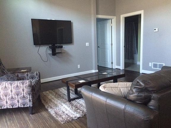 2nd image of 612 S Main St Ste 202